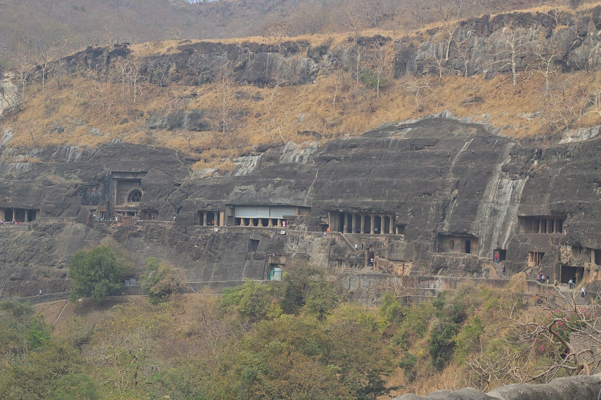 The horseshoe gorge of the Ajanta Caves